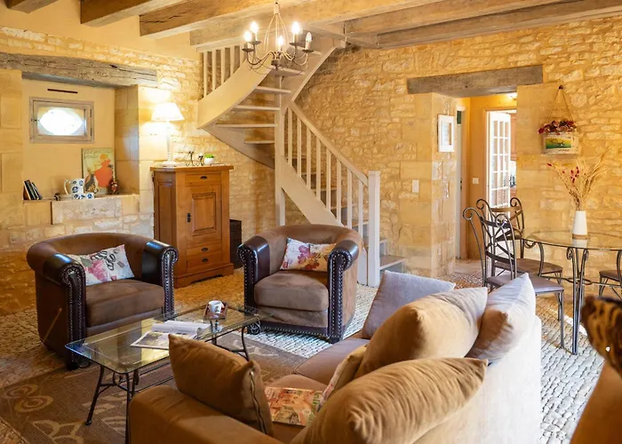 En Pierre 4 Pers Avec Piscine Coly